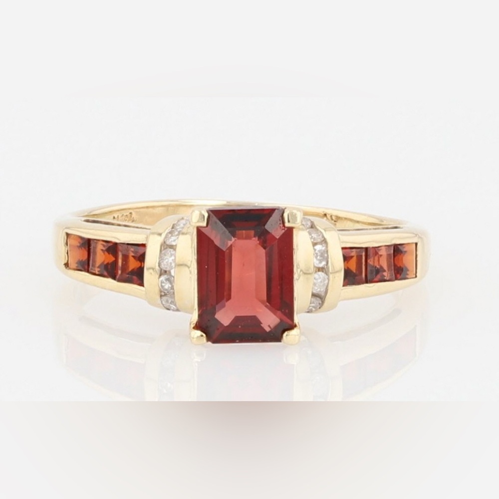 Elegant 14K Red Garnet Ring